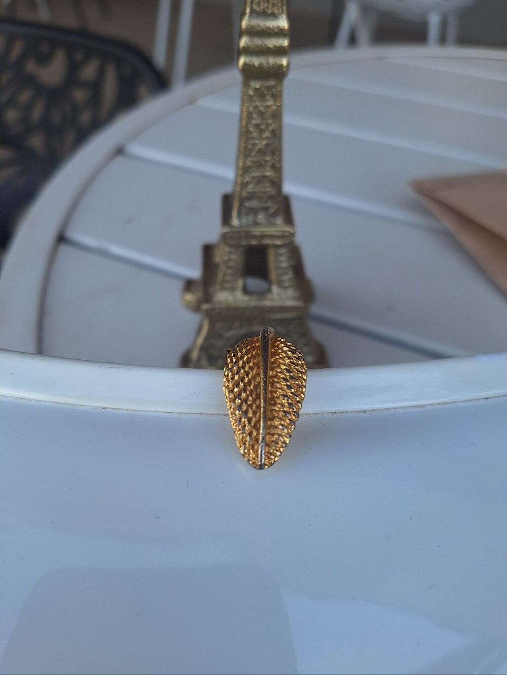 White Patent Clutch with Gold Tonee Leaf Accent Vintage - Picture 2 of 8